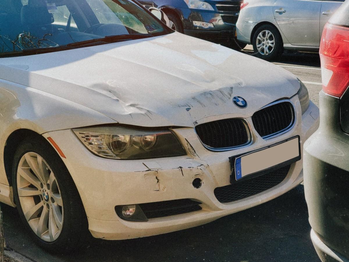 automobile ammaccata